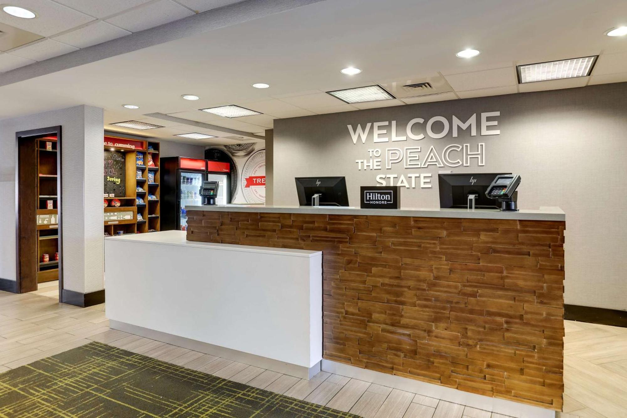 Hampton Inn Къминг Екстериор снимка