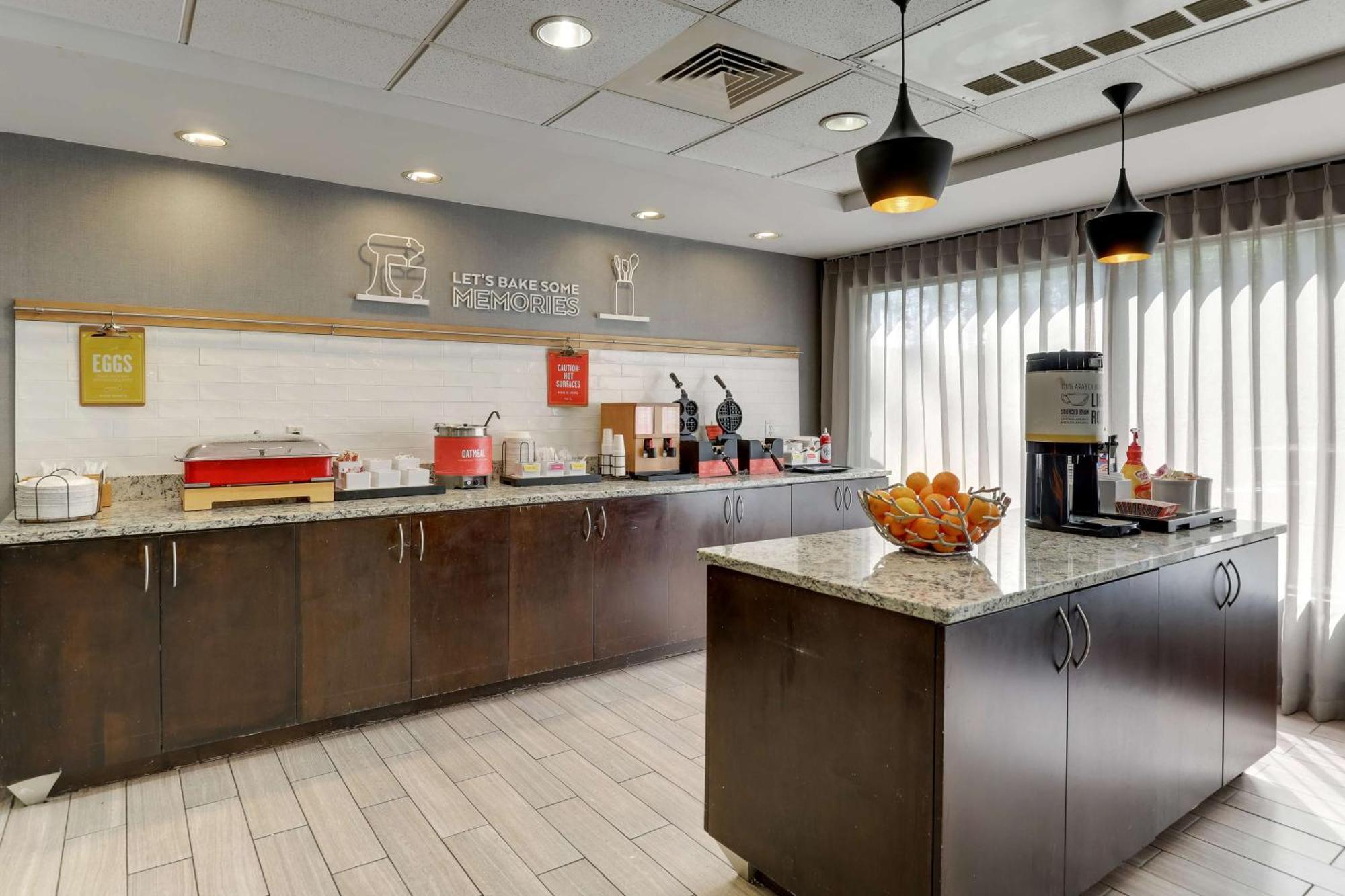 Hampton Inn Къминг Екстериор снимка